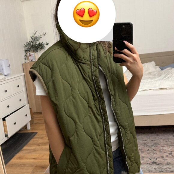 Revolve Jakke Gwen Quilted Vest - Picture 2 of 6